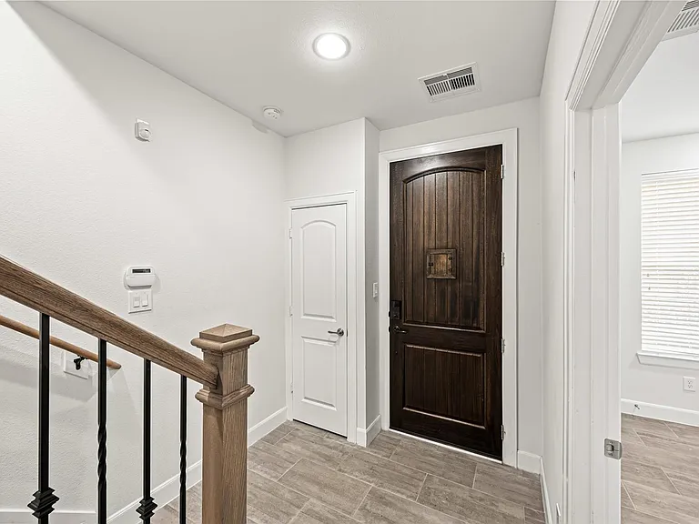 719 Leverkuhn St — Photo 8