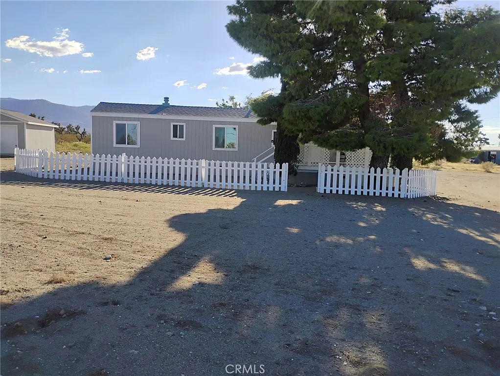 2 bed, 728 sqft, $1,600 — Photo 2