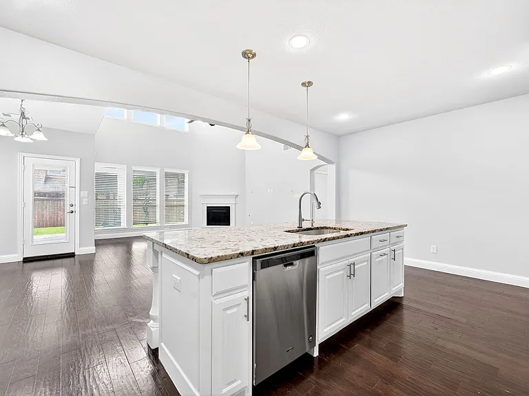 15608 Governors Island Way — Photo 6