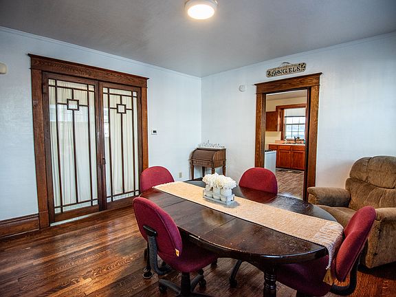 Lower unit dining area