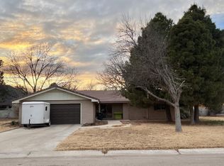 1413 Glasier Dr, Carlsbad, NM 88220