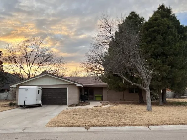 1413 Glasier Dr, Carlsbad, NM 88220