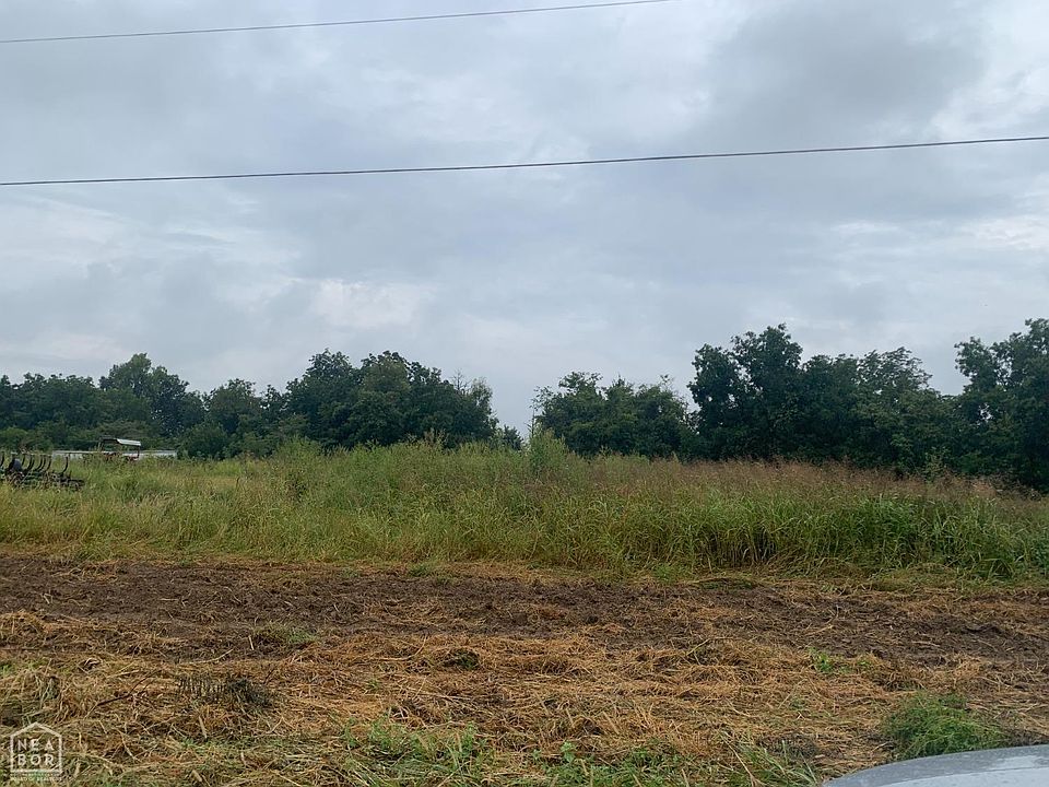 2nd image of 3 Russell Cemetery Rd
