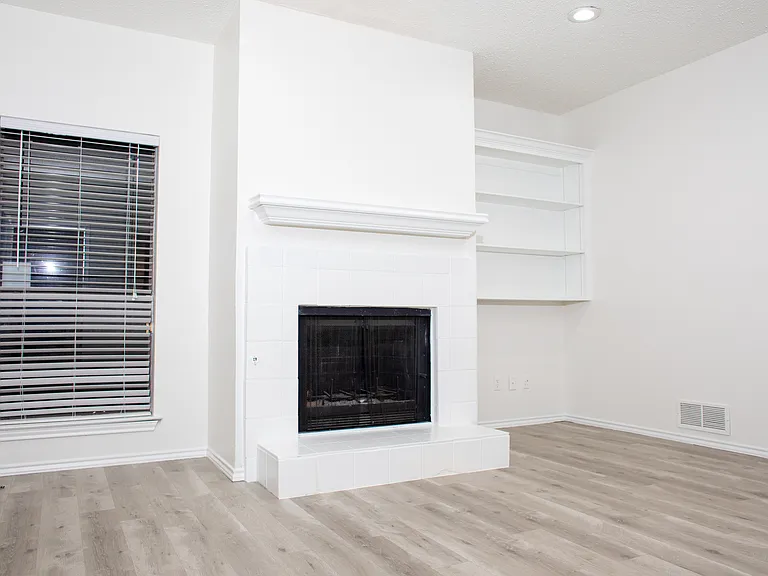 7960 Williams Ave — Photo 3