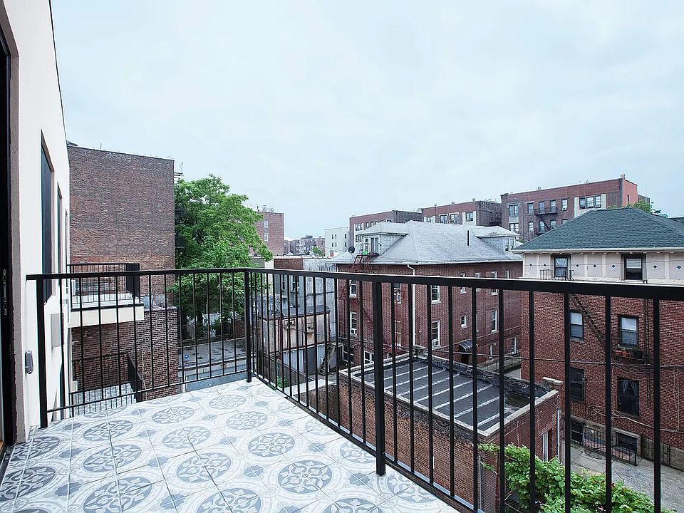 2nd image of 2781 University Ave #3BB