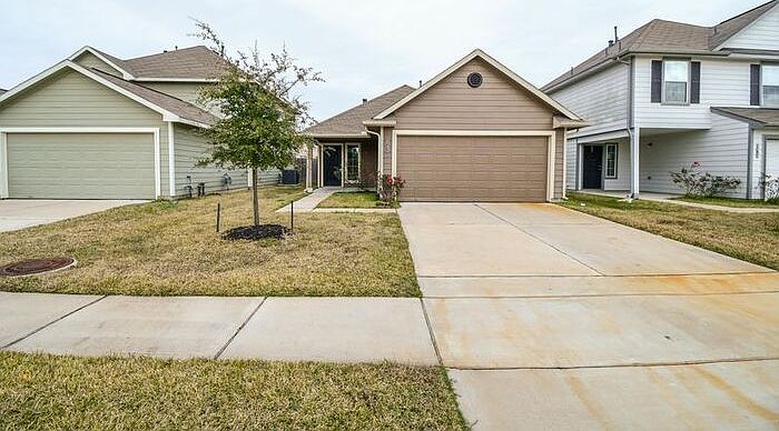 1st image of 5422 Plantation Forest Dr