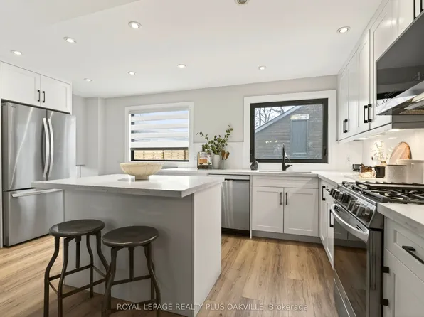 381 Elizabeth St, Grimsby, ON L3M 3K6