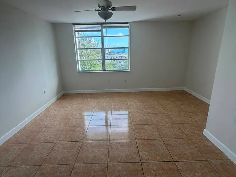 17800 Atlantic Blvd #Penthouse 1-15 — Photo 8