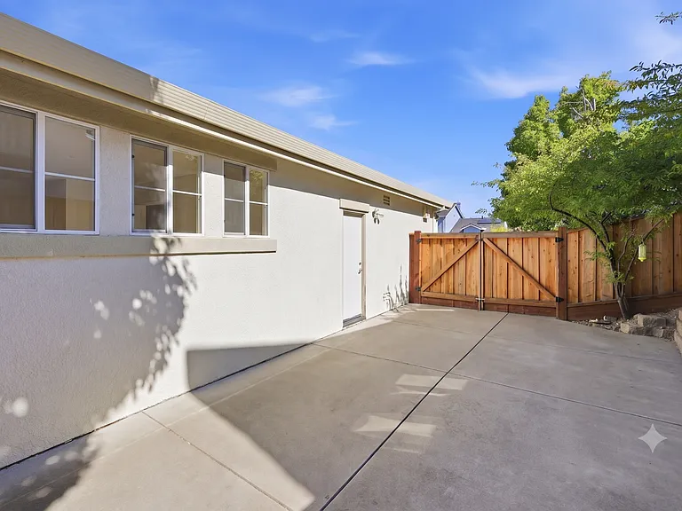 4501 Thoroughbred Ct — Photo 40