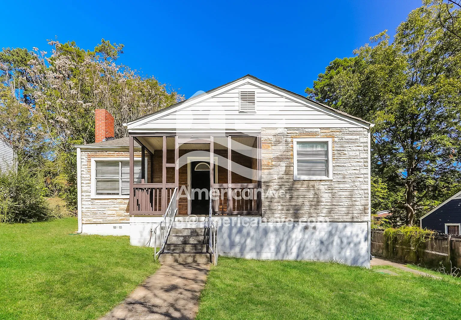 2 bed, 1.0 bath, 969 sqft, $1,050 — Photo 1