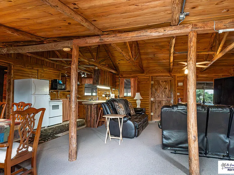 32781 FM 2925 — Photo 4