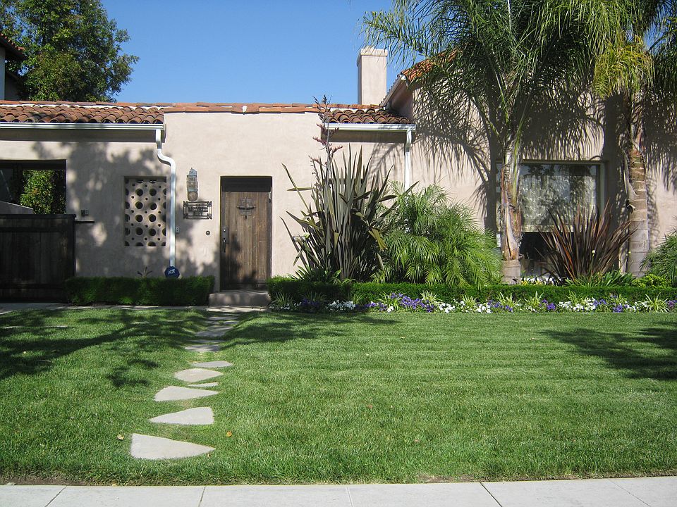 1st image of 130 S Poinsettia Pl