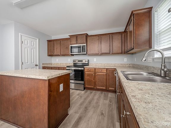 4th image of 3704 Alexander Forest Dr