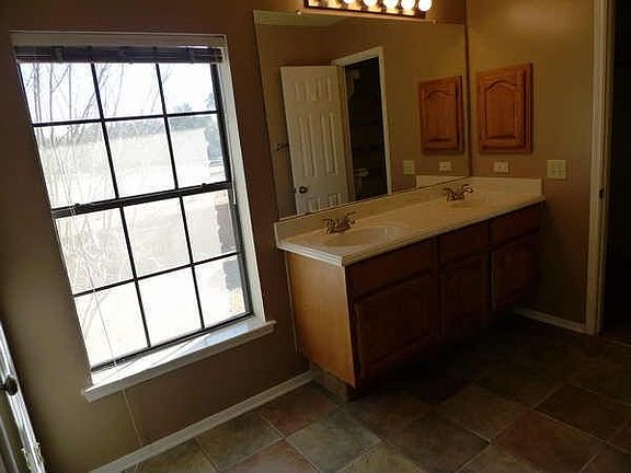 3rd image of 1408 Bayou Oak Dr