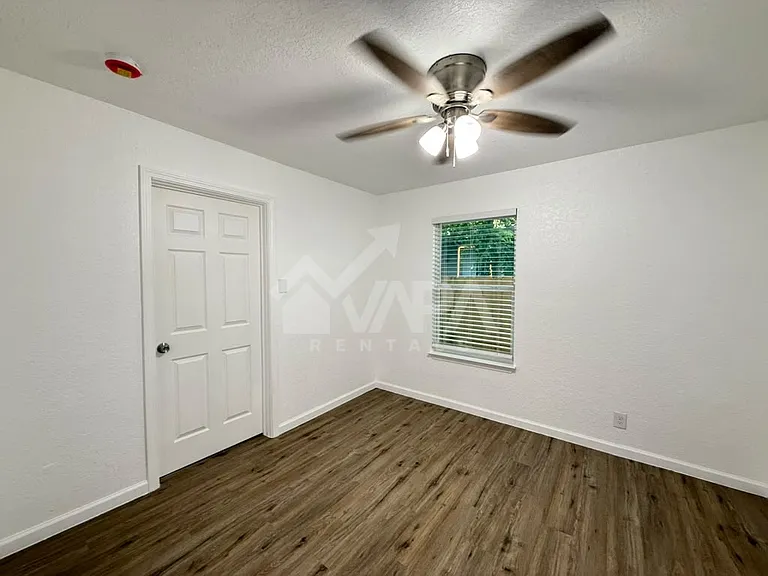 1026 Flanders Ave — Photo 11