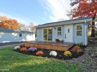 157 Waveland Ave, Gurnee, IL 60031