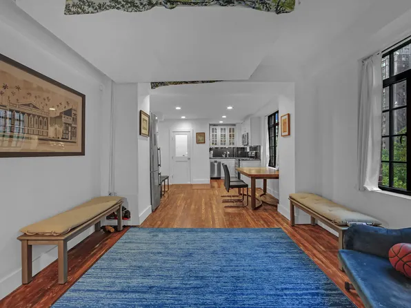 320 East 42nd Street image 12 of 15