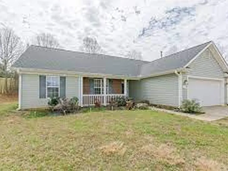 902 Satinwood Dr — Photo 1