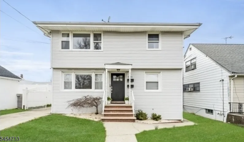 1411 Hussa St #2