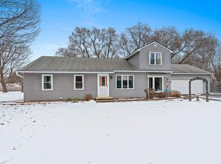 1266 Glenview Dr, Neenah, WI 54956
