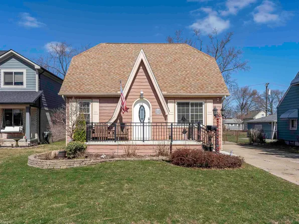 22631 Ridgeway St, Saint Clair Shores, MI 48080