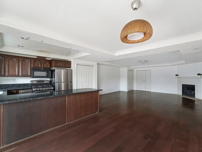 700 S Ardmore Ave #304 — Photo 10