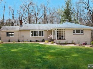 10 Deer Trail Rd, Saddle River, NJ 07458