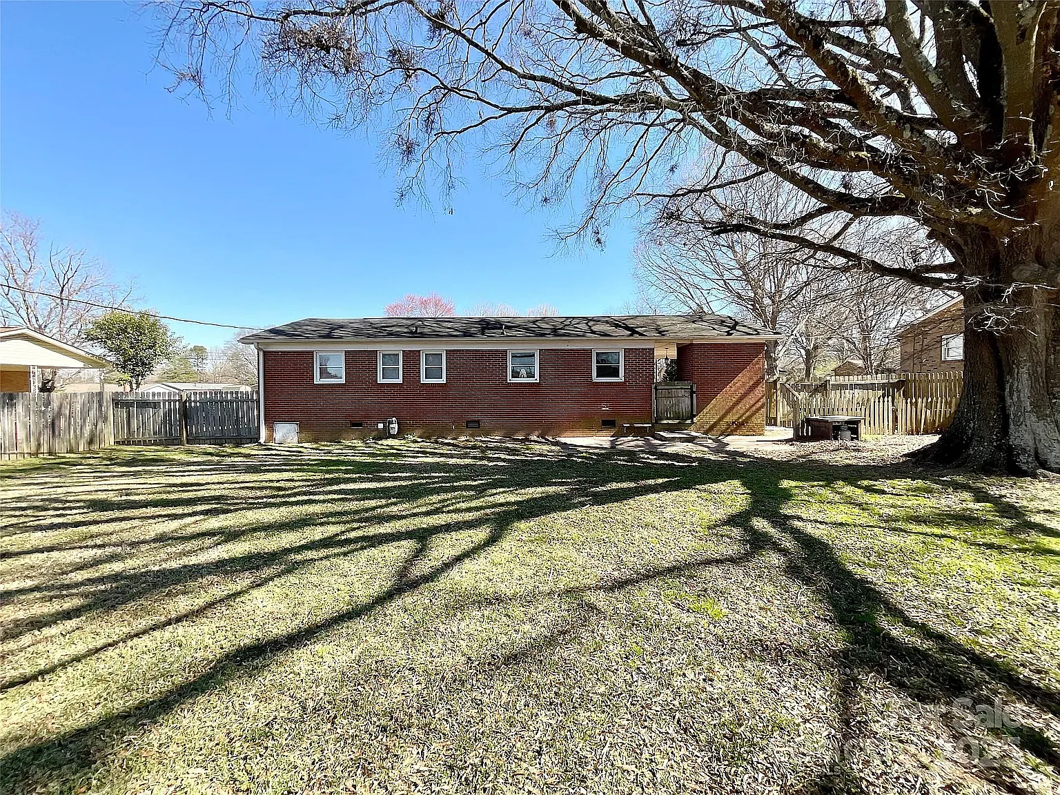 3 bed, 1.5 bath, 1050 sqft, $1,800 — Photo 2