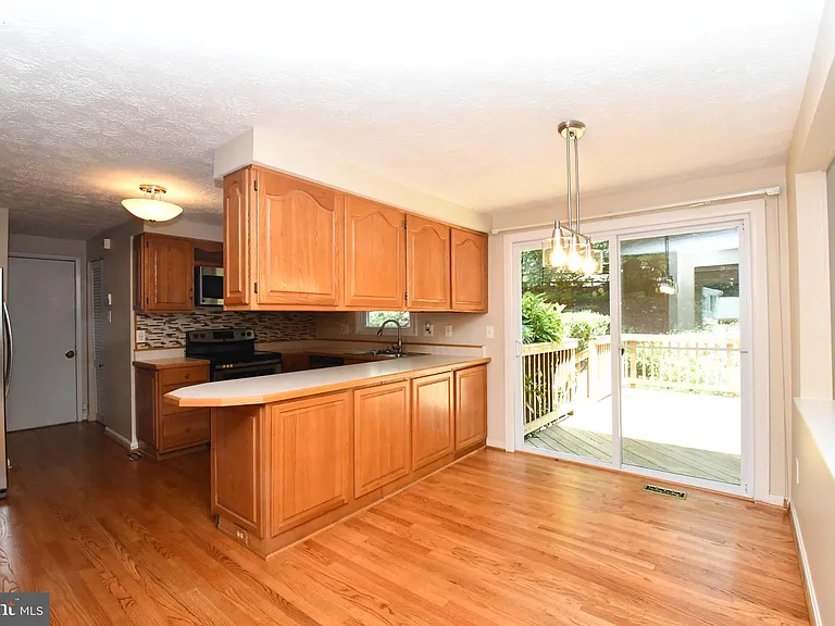 8017 Diving Cliff Ln — Photo 9