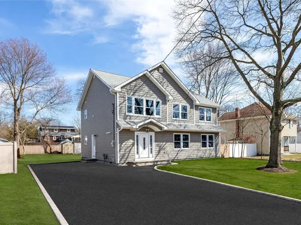 45 Leopold Avenue, West Islip, NY 11795