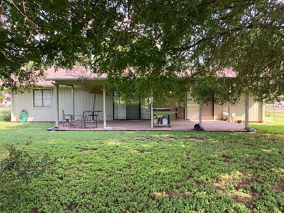 3rd image of 216 Clear Springs Rd