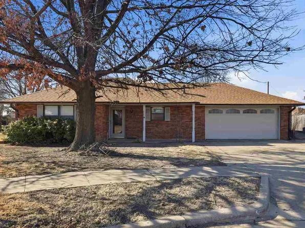 2704 McKinley Pl, Ponca City, OK 74601