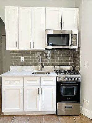 3rd image of 67 Thompson St APT 5B
