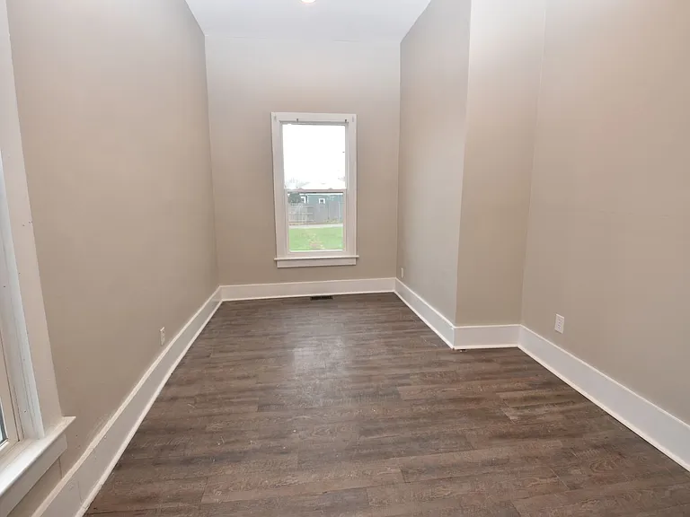 434 W Lawrence St — Photo 11
