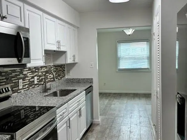1303 Glyndon Dr, Virginia Beach, VA 23464