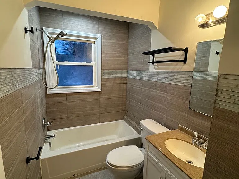 2816 N Main St — Photo 13