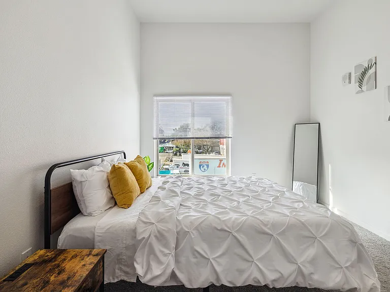 Pullman Lofts — Photo 38