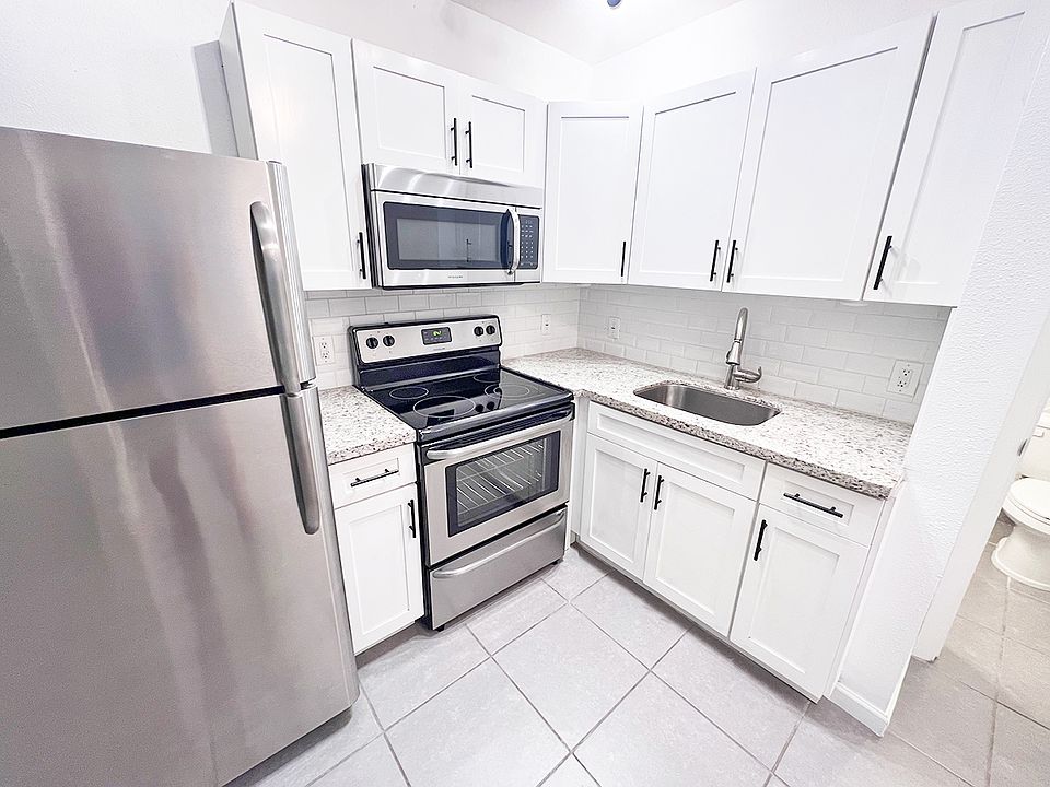 1st image of 641 NE 8th Ave APT 5