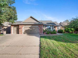 8706 W Oak Ridge Cir, Wichita, KS 67205