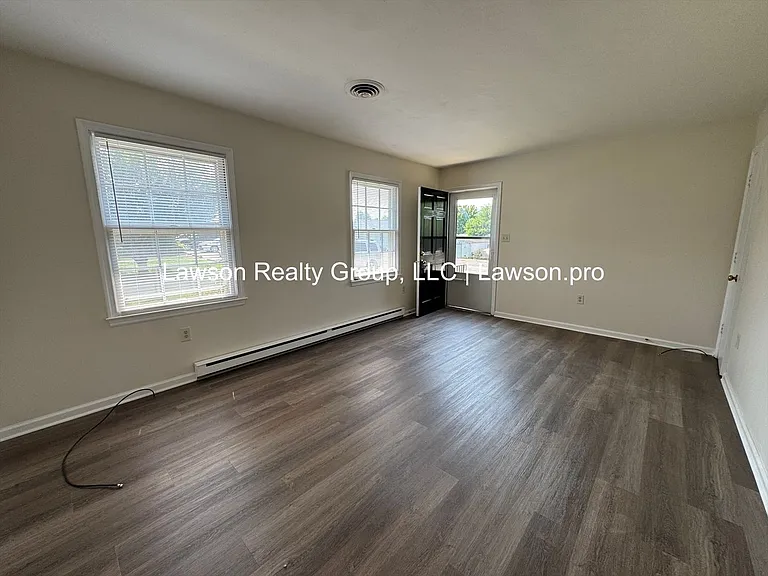 623-625 Moran Ave — Photo 4