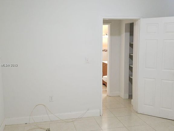4th image of 8321 Crespi Blvd APT 2