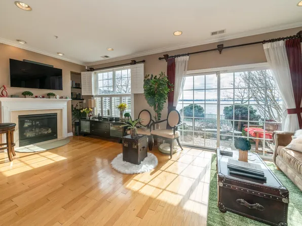 38 Tottenham Ct, Jersey City, NJ 07305