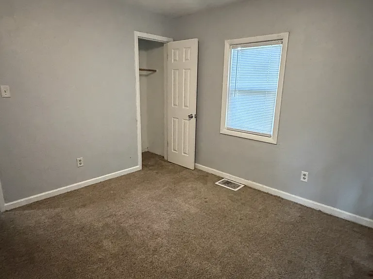2213 E Adams St — Photo 10