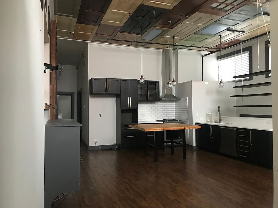 1st image of 214 E Walnut St