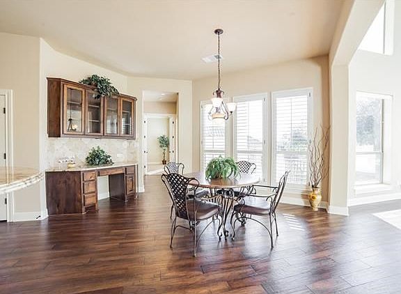 Adorable breakfast area