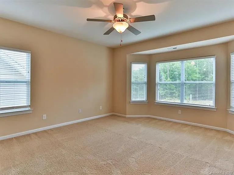 9716 Ravenscroft Ln NW — Photo 15