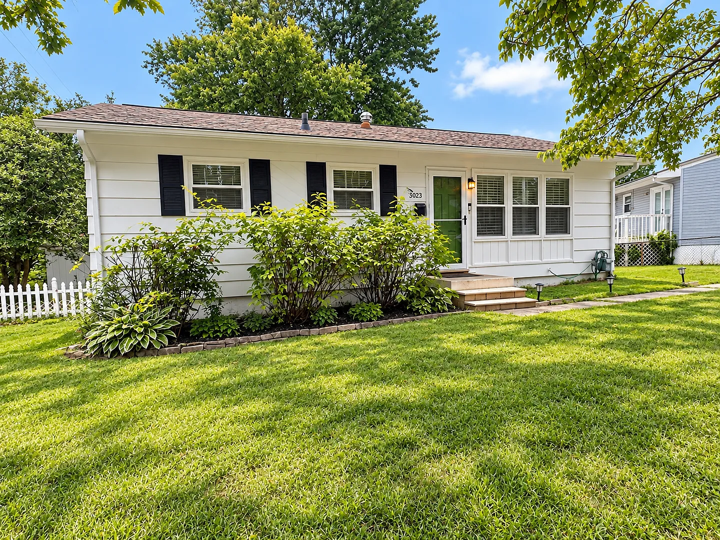 Charming 3-Bedroom Ranch in the Heart of Jeffersontown! — Photo 2