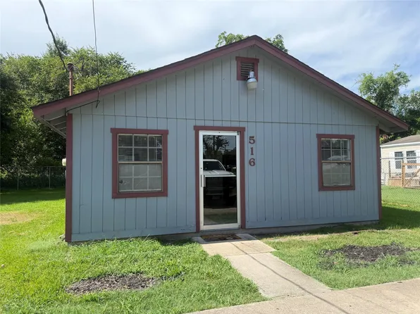 516 Battlebell Rd, Highlands, TX 77562