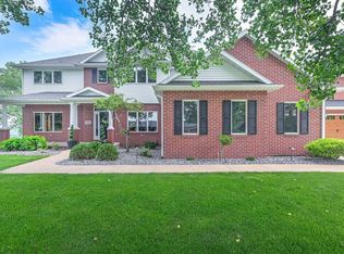 1620 Justin Ln, Dubuque, IA 52001