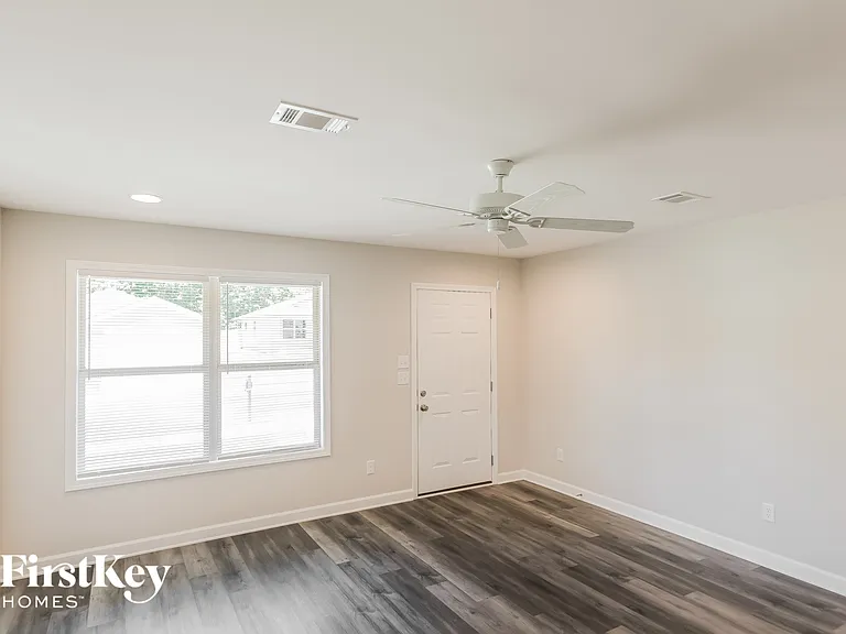 4409 Easthaven Cir — Photo 3